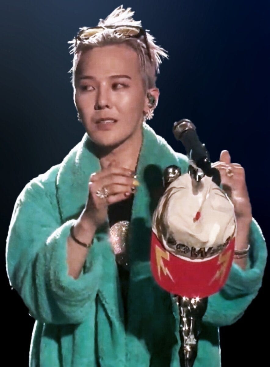 G-Dragon performing live