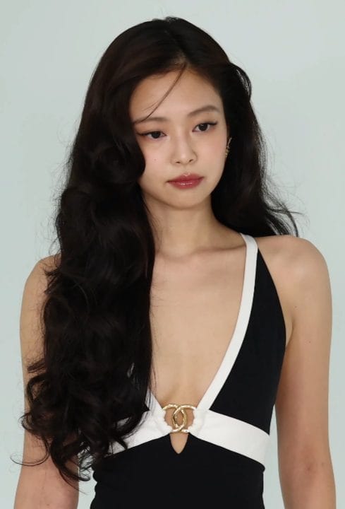 Jennie posing for photographers