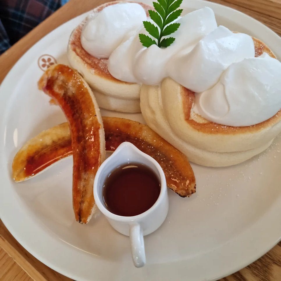 2차로 방문한 카페 온화. 온화하지 않은 맛...너무 돼지가 될 것 같은 맛이었지만, 결국 다 먹음. ㅜㅜ