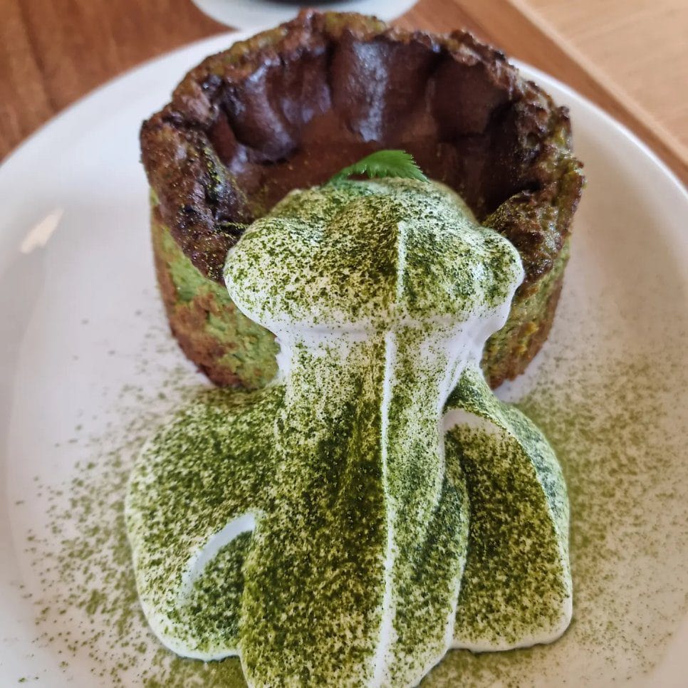 2차로 방문한 카페 온화. 온화하지 않은 맛...너무 돼지가 될 것 같은 맛이었지만, 결국 다 먹음. ㅜㅜ