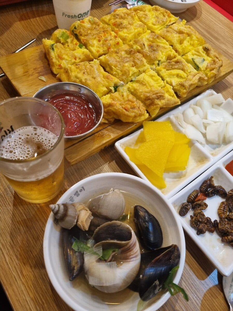 그 와중에 자취하다 보니, 집밥을 챙겨먹기 쉽지 않았다. 중간중간 청첩장 모임, 학교후배와 대학동기의 결혼식