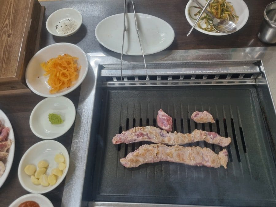 갈매기 구이와 양념 두 종류로 시켰다.