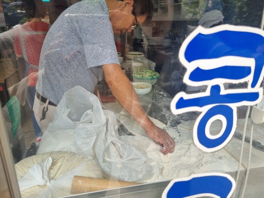 동네 사람들과 근처 직장인이라면 필수적으로 한번 쯤은 방문한다는 칼국수 만두 맛집