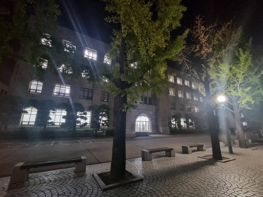젊음의 열기가 느껴졌던 날. 마지막 날이었던 것 같은데, 아마 학생들이 연대 캠퍼스 쪽으로 간 모양이다.