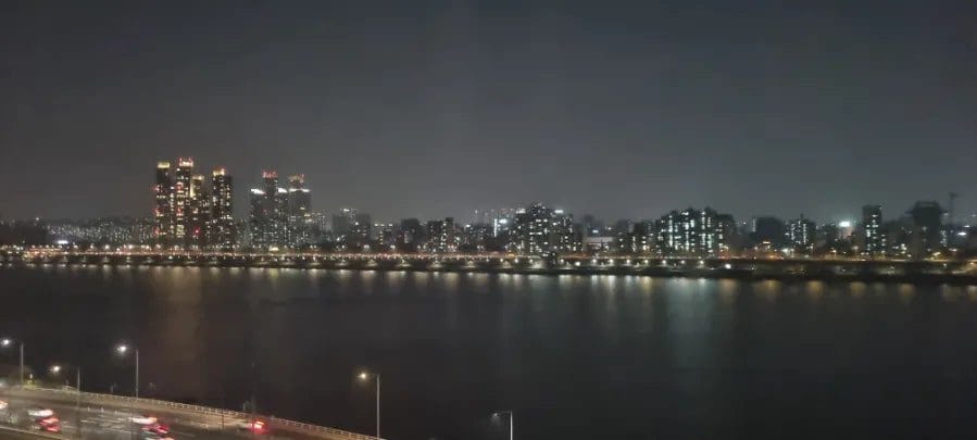 소맥은 너무 무서워. 배불러서 집에 오자마자 쓰러지고 말았다. 처음엔 강냉이 전으로 시작하다, 갈수록 안주가