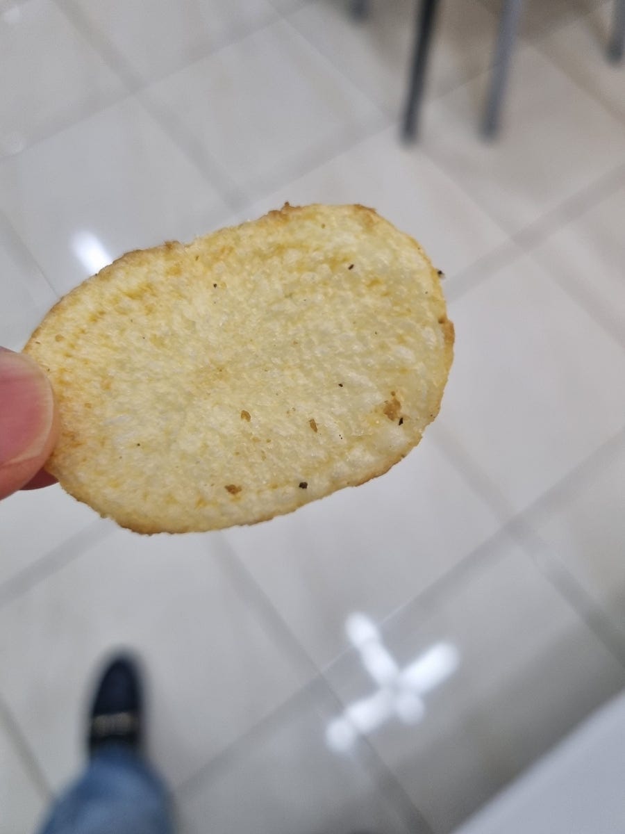 약간 후추향이랑 트러플이 섞여서 고급진 맛이다. 영락없는 맥주 안주인데, 지금 점 빼서 술을 못마시네