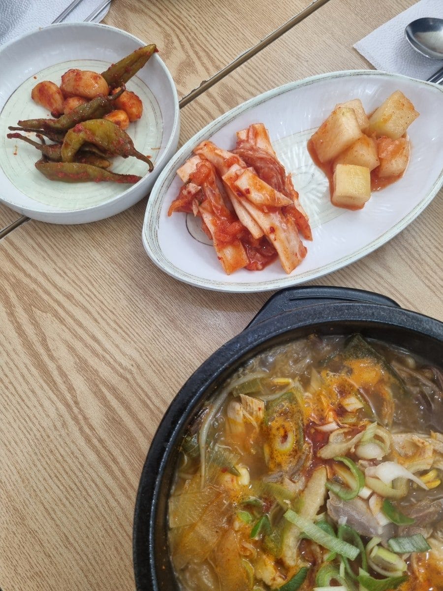 지나가다 딱 맛집스멜이길래 가봐야지 벼르기만 하다 드디어 방문