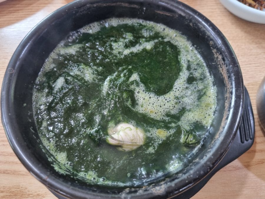 이것 저것 다 맛있어 보였지만, 그래도 대표메뉴 주문 고고