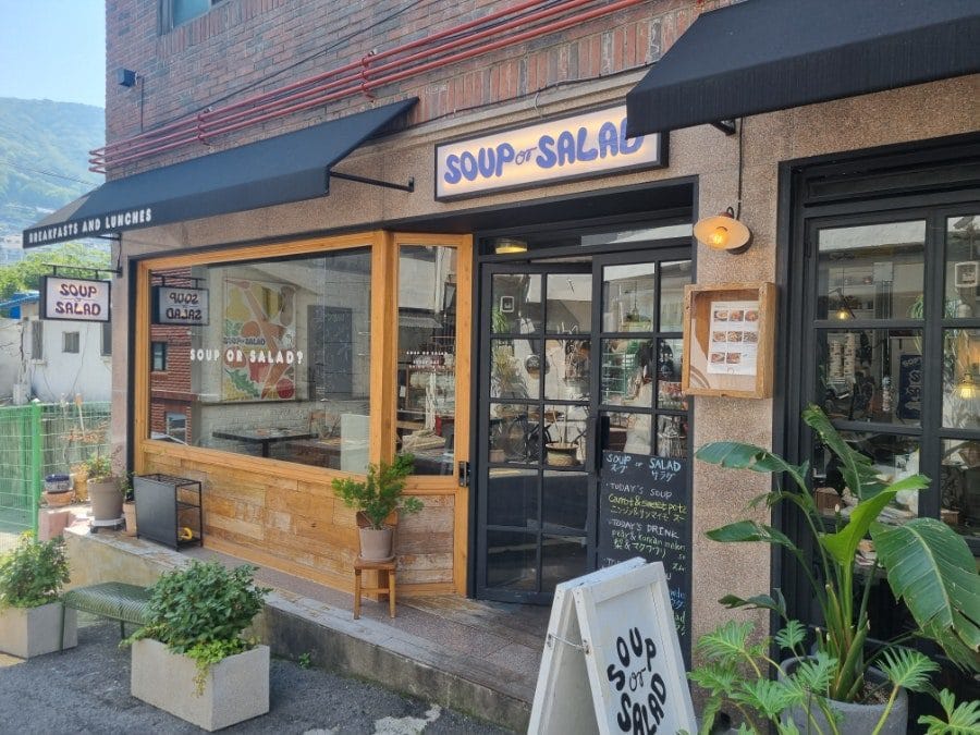 전포역 근처는 카페거리가 조성되어 있어 힙한 커피숍 와인바, 레스토랑이 있다고 한다ㅎㅎ