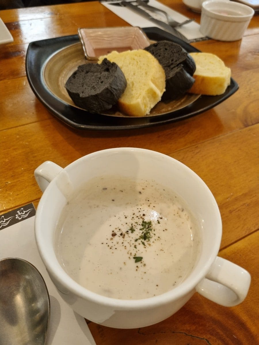 가격이 비싸고, 주차가 빡센 거 치고는 맛집이 잘 없다고 했는데 생각보다 평이 좋아서 방문했다.