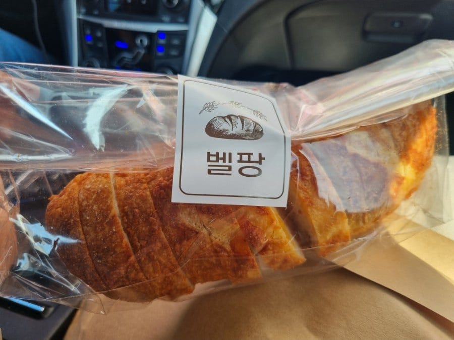 전날 양조장에 카드를 두고온 통에 다시 길상면 방문. 아침부터 줄서는 빵집 오픈런