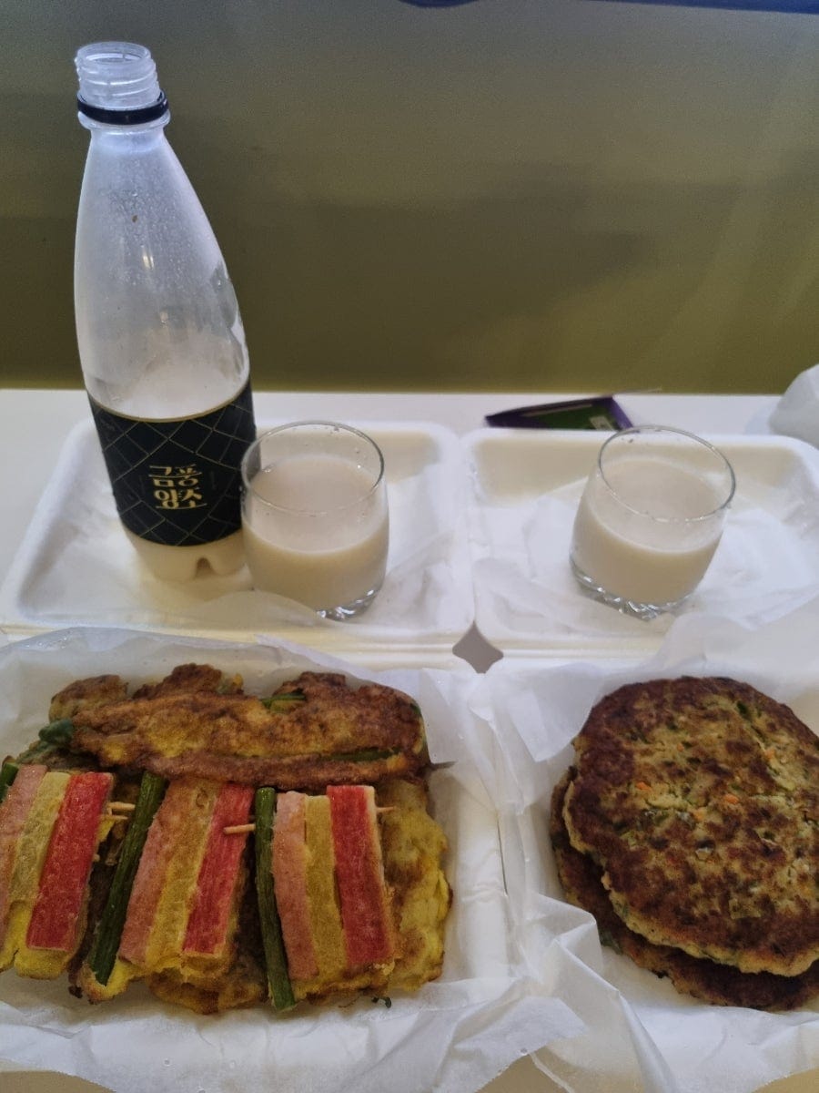 7500원 짜리는 마셔볼만 했고 두 병중 한병은 당일에 전을 포장해와서 숙소에서 마심. 전 퀄리티는 별론데
