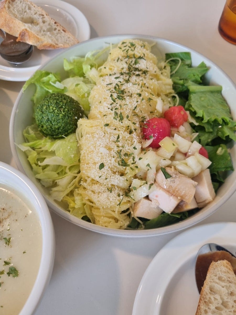 감자스프는 익숙한 맛이지만, 원래 제일 무서운게 아는 맛이라 했으니...ㅎㅎ