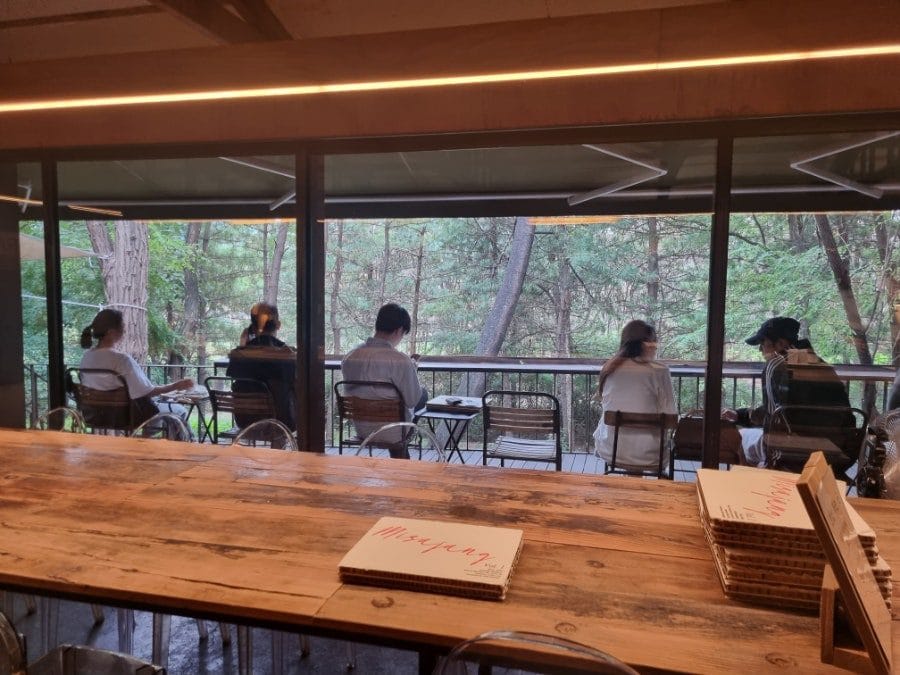 실내공간도 널찍하고 인테리어도 고급스러웠다.