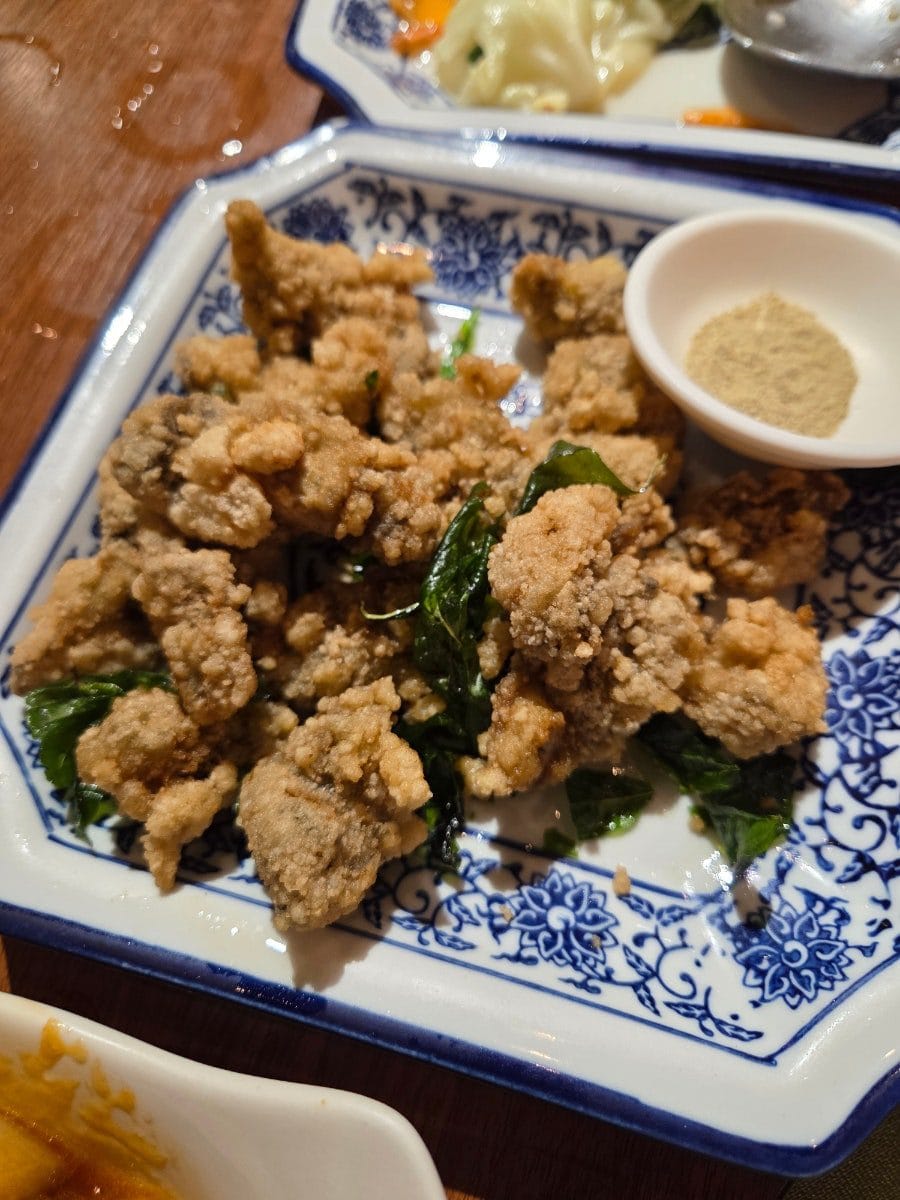 양배추 볶음도 돈을 받고 파는 요리다. 그래도 입맛에 잘 맞음