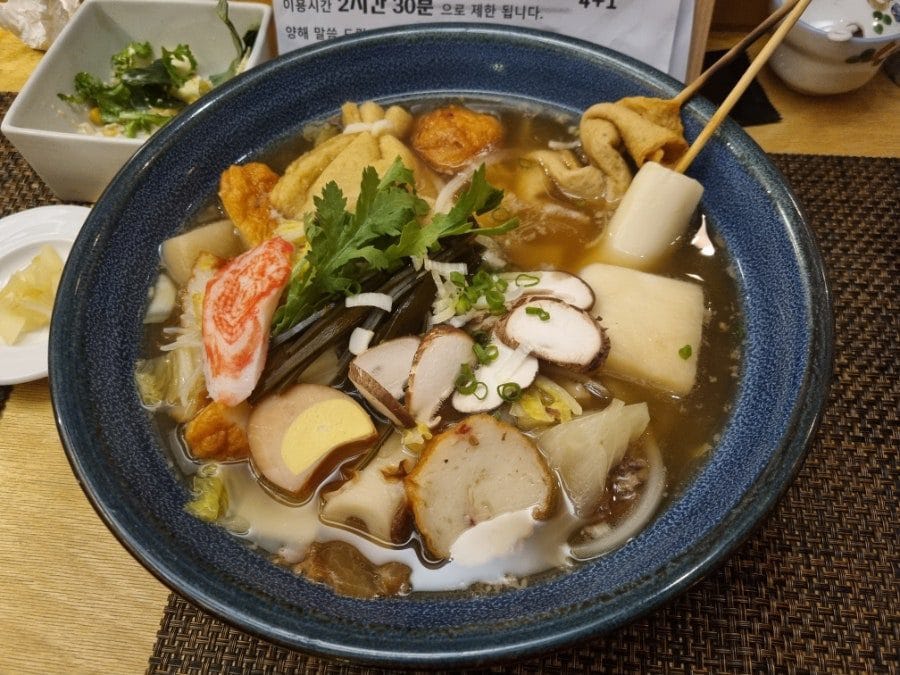 배불러서 오뎅탕 시켜놓고 많이 먹진 못했다.