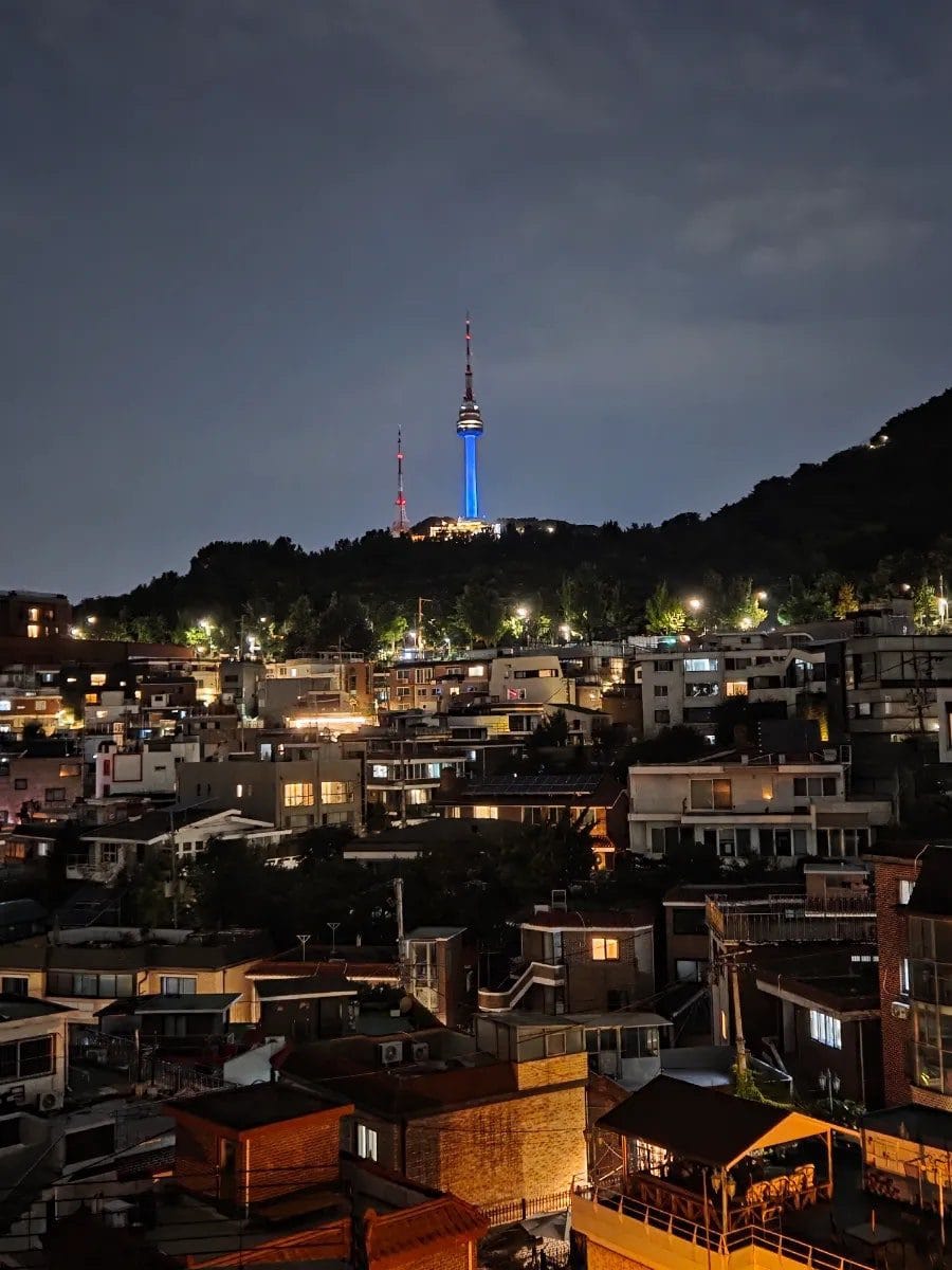 바깥에 있던 사람들이 나가자마자 찍어본 남산타워 뷰!