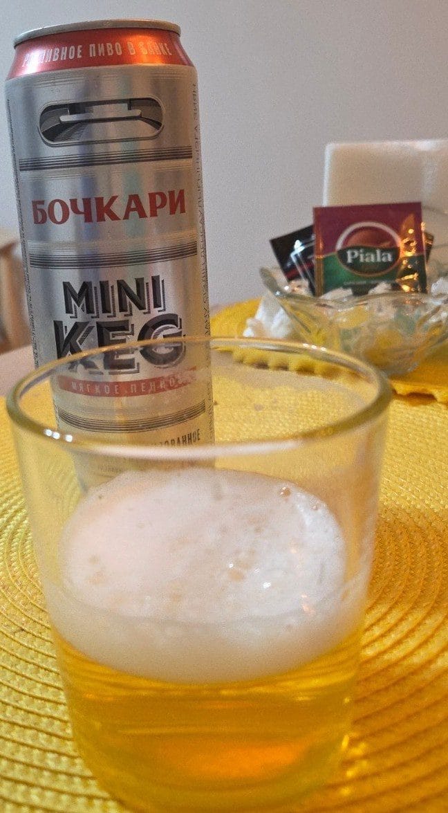 *참고: "РАЗЛИВНОЕ ПИВО В БАНКЕ"는 "캔에 담긴 생맥주"를 의미