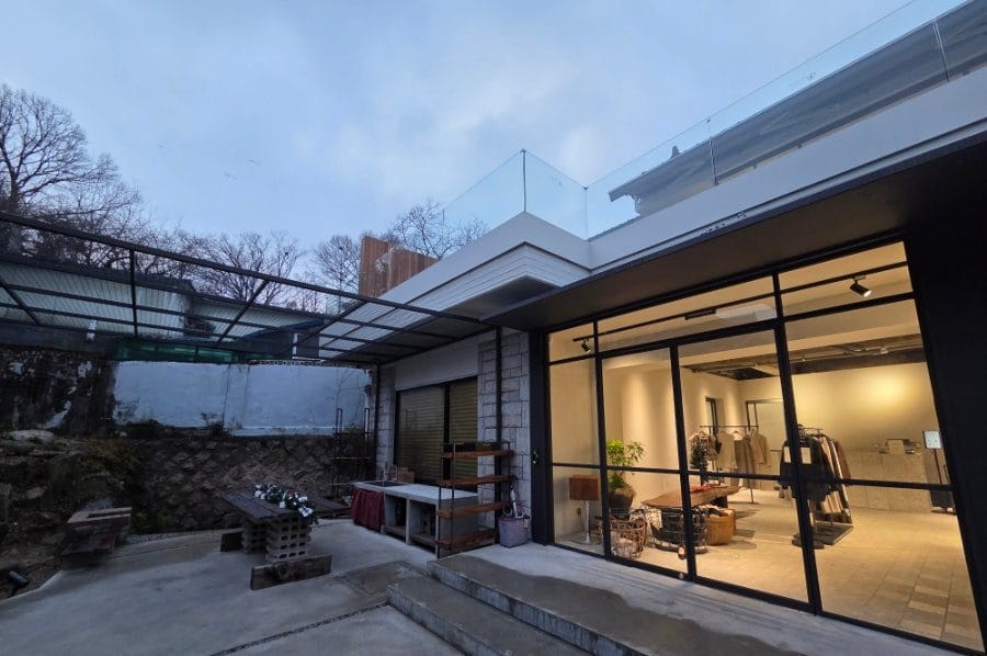 여성의류를 파는 '목단꽃이 피었습니다'라는 매장에 방문함