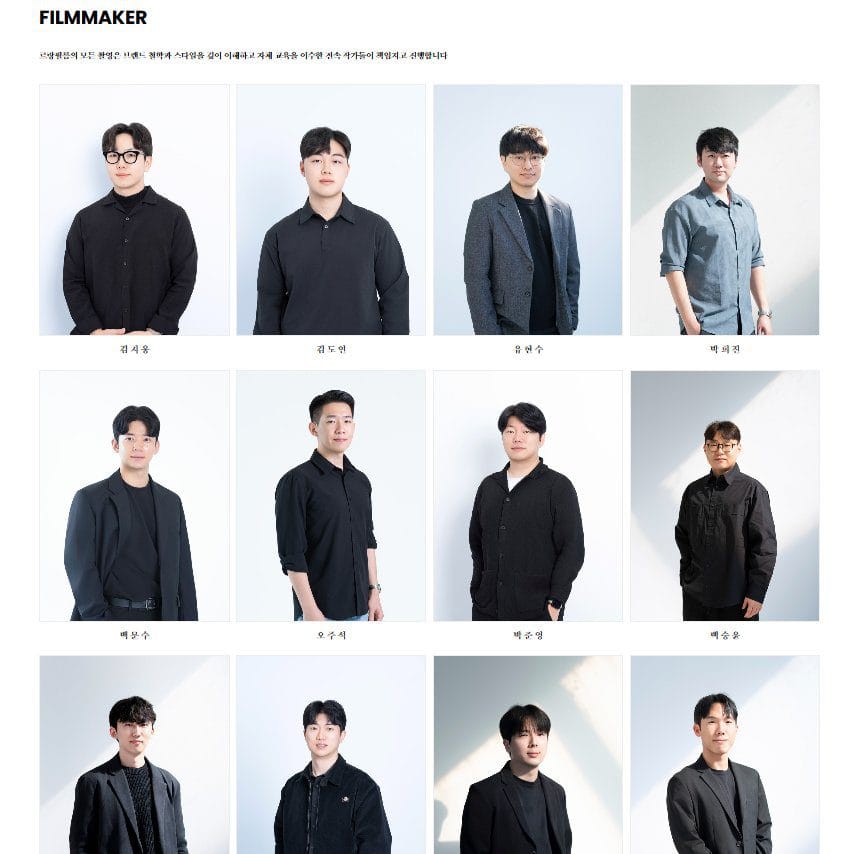 이곳은 소비자 신뢰를 얻기 위해서 이렇게 아예 작가 프로필을 공개해 두고 있다.