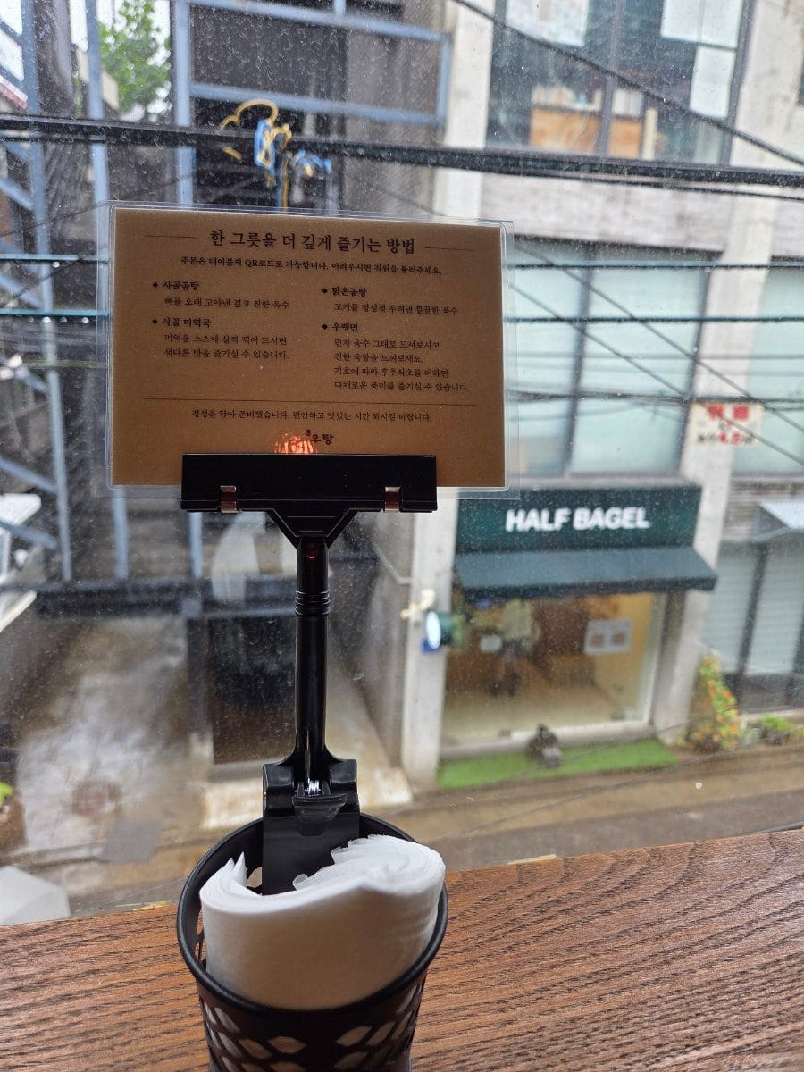 주방은 홀에서 바로 얼핏보이게 되어있음