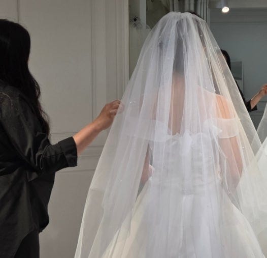 팔뚝이 신경쓰여서 본식 때는 그냥 볼레로를 해달라고 하지 않을까 싶었다.