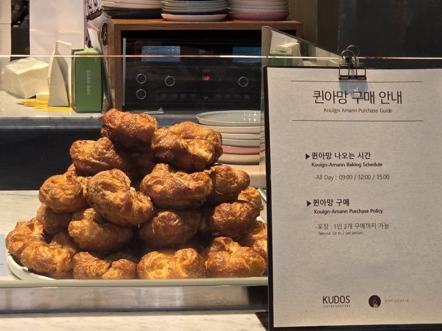 줄서서 기다리면서 음료가격 찍어봄. 커피는 사실 제대로 먹어보진 않았는데 가격이 센 편인듯?
