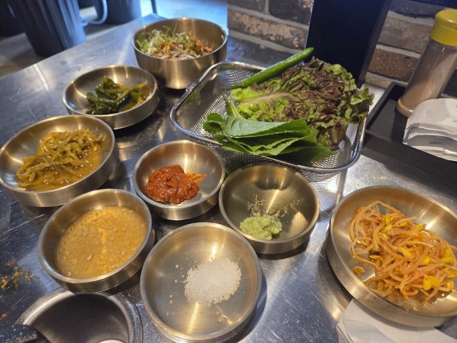 돼지고기 질도 좋고, 묵은지도 적당히 잘 익은 김치였다. 너무 무른거 안좋아해서 나한텐 딱임