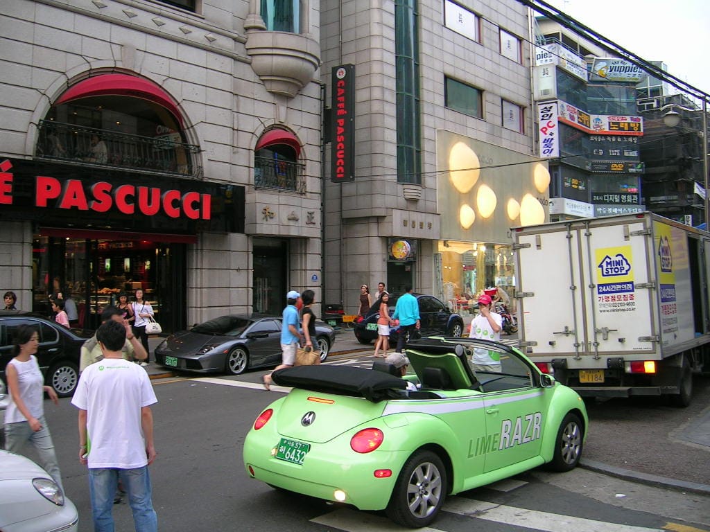 A cafe in Apgujeong-dong, Seoul, the kind of spot associated with the balanceshim rest trend